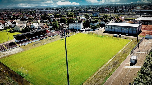 中场球员以 中场球员以